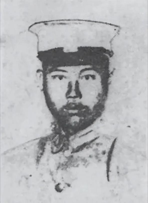 1935年，张学良听说王家烈没有坐过飞机，就邀请他在天上飞一圈，谁知王家烈一上飞