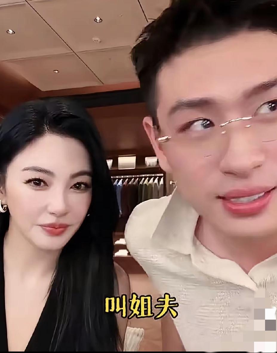 还以为听泉！这位男生一脸坏笑的说：​“什么？叫什么？真舒坦，你就告诉我今天卖