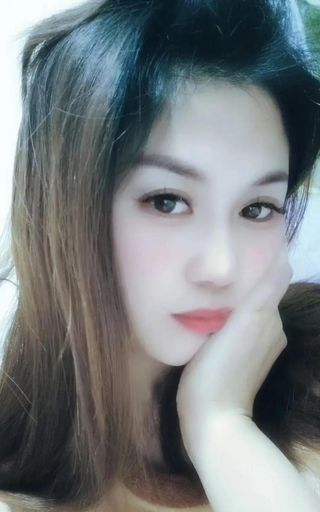 已婚女同事陷婚外情漩涡：酒精催化下的错爱，辞职难断的纠缠该何去何从？