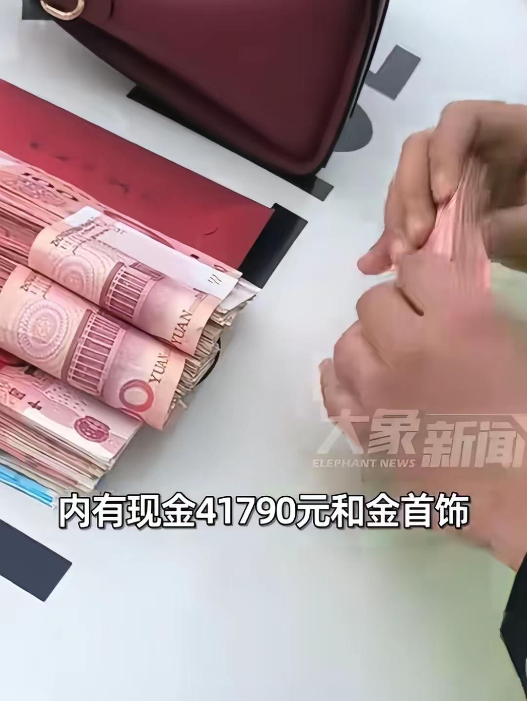 2月23日，江西南昌进贤服务区，一女子上完厕所洗手。余光瞥见，台边放着一个手提包