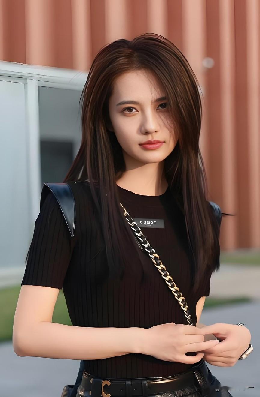 《爱情有烟火》开播，我发现一个特别有意思的点，就是剧中饰演女主钱菲闺蜜的