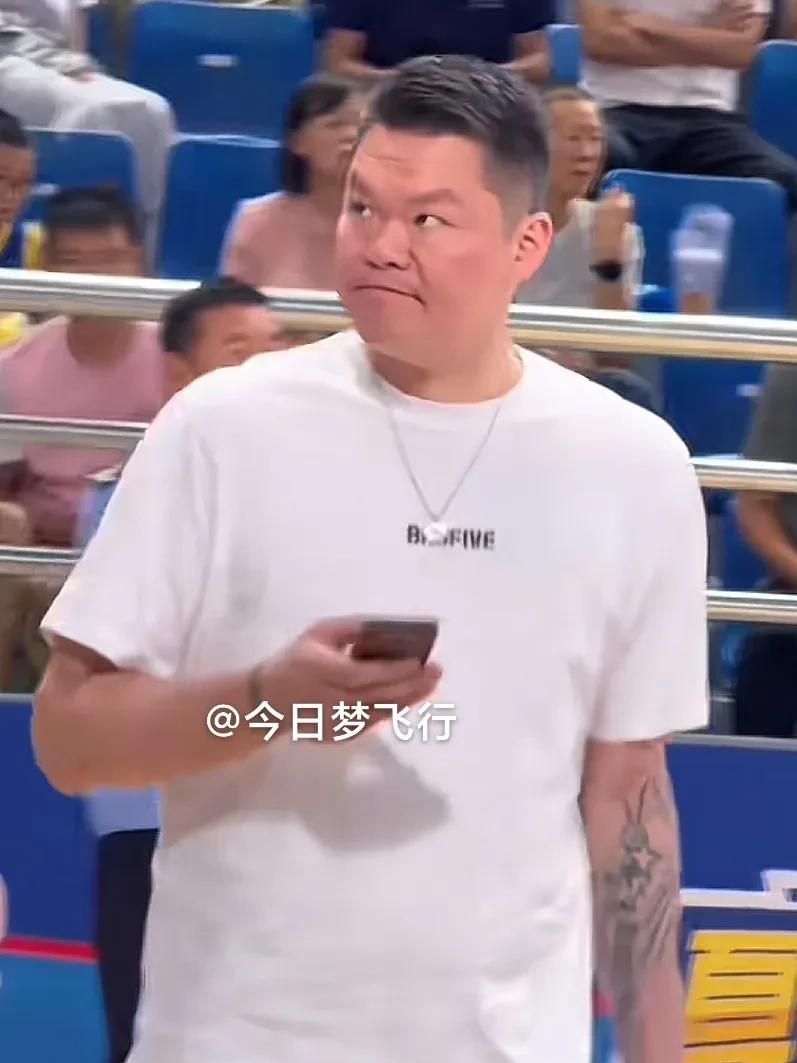朱芳雨现场观看厂东队对山西队的比赛！今天下午，广东宏远篮球俱乐部总经理朱芳雨去