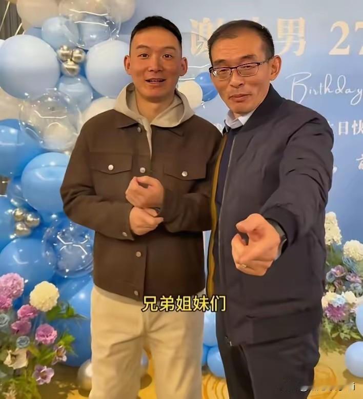 谢浩男对父母离婚说，我是尊重他们的最终选择。因为孩子不应该成为他们之间，必须捆绑