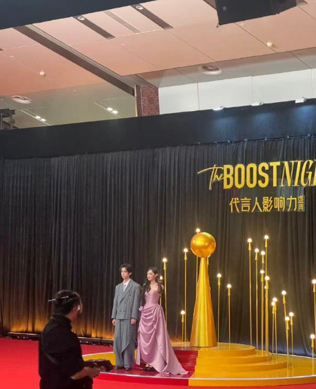 生图直出也挡不住满分魅力！卢昱晓程潇状态绝佳，一个清雅如兰，一个明媚似火，每张生