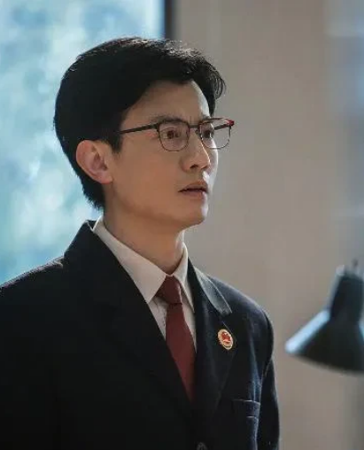 乔振兴遗体没有被掉包，当周梅听到已经被火化了时大哭起来，秦峰却很淡定的劝她，嫂子