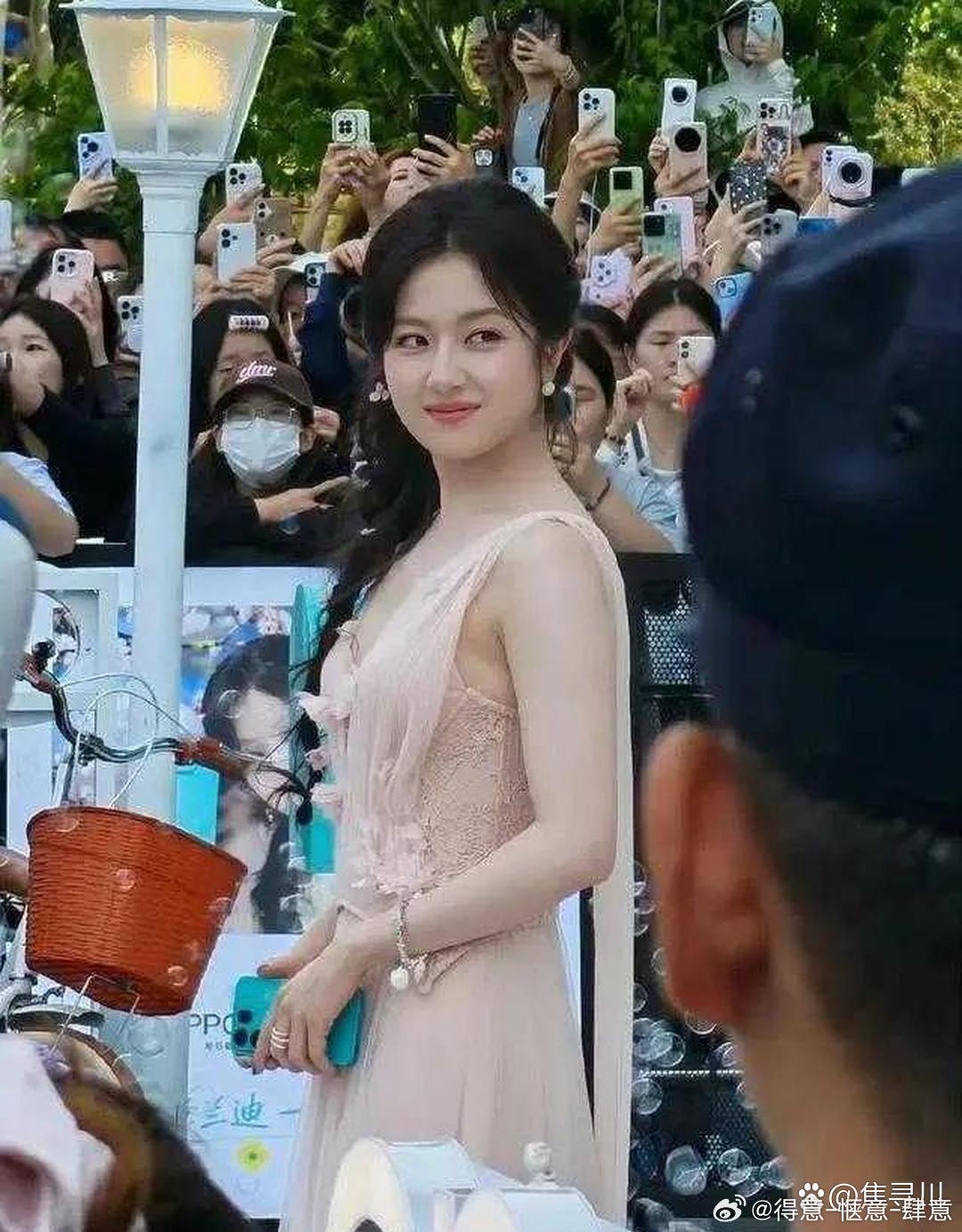 李兰迪这身材﻿⁠，才是普﻿‏通人真实⁠的‏样子吧。