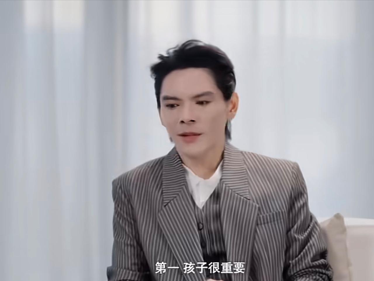 向佐被问到对和郭碧婷的婚姻有没有信心？他毫不犹豫地笃定回复:“有信心，第一孩子很