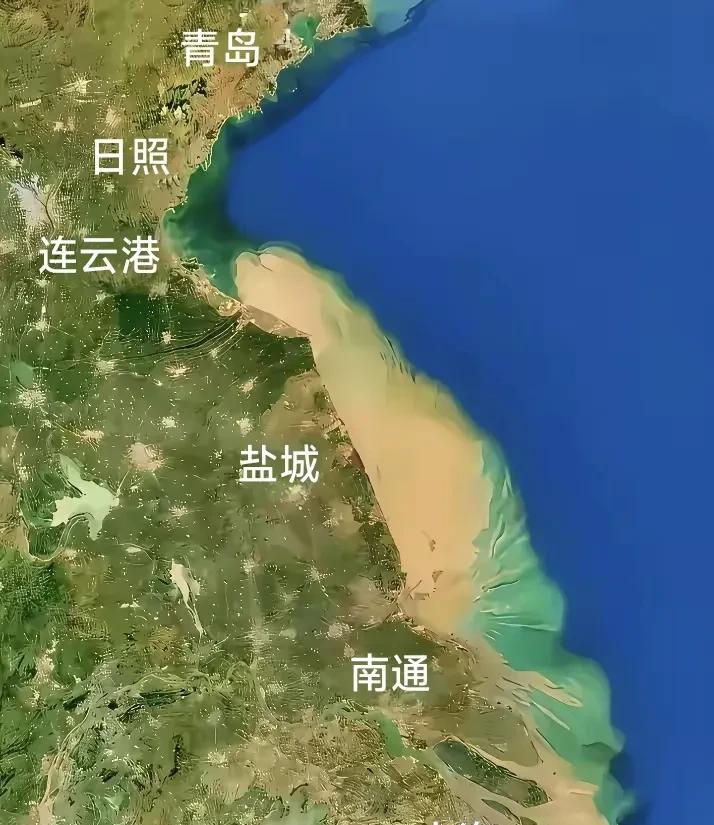 江苏的海岸线尽管很长，却没有一片像样的海滩，也没有一座拿得出手的海港。这都是因