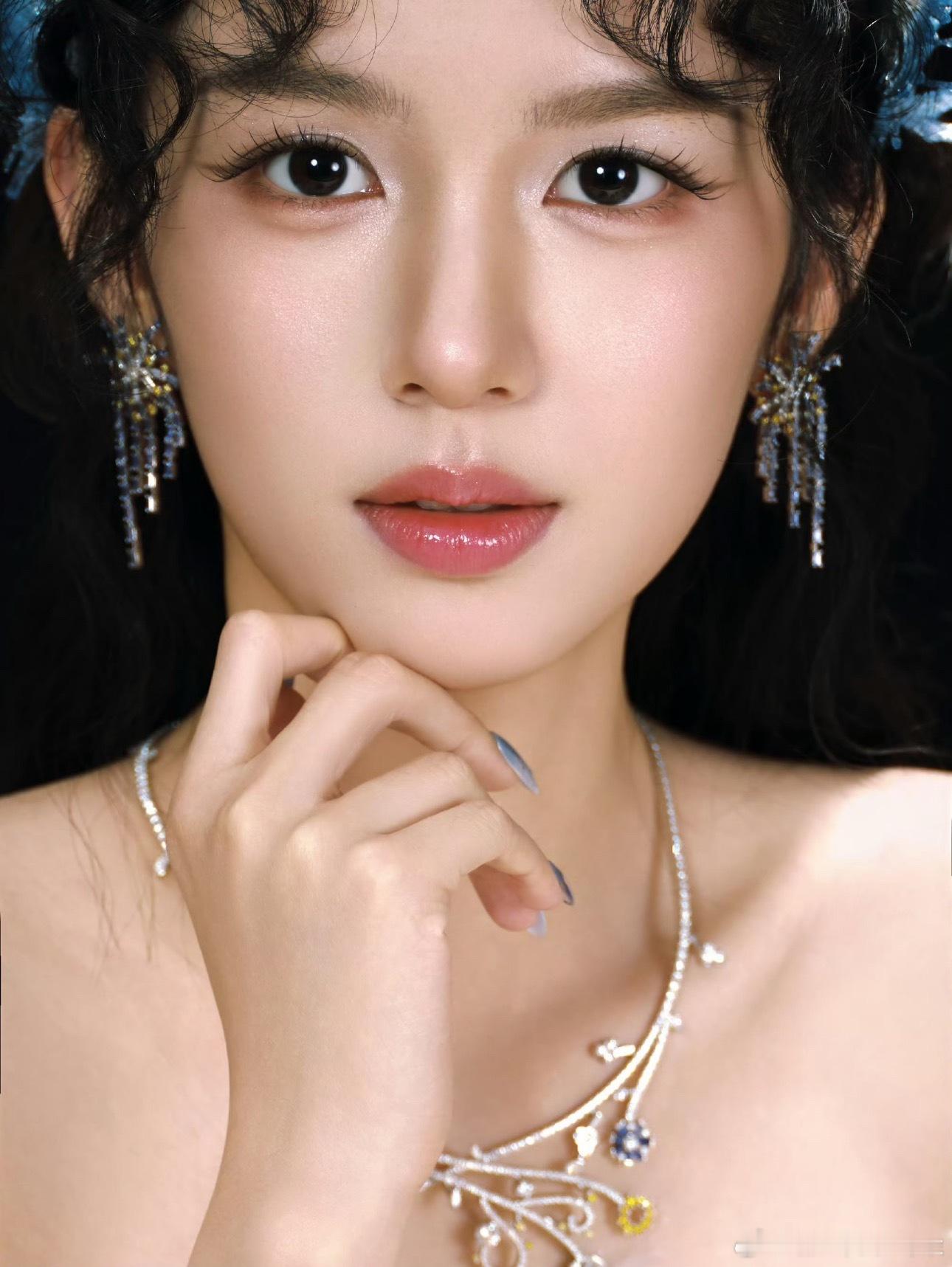 我觉得周也（真的起不来了，已经没有讨论度了）这么漂亮的一张脸在和颂浪费了那么多年