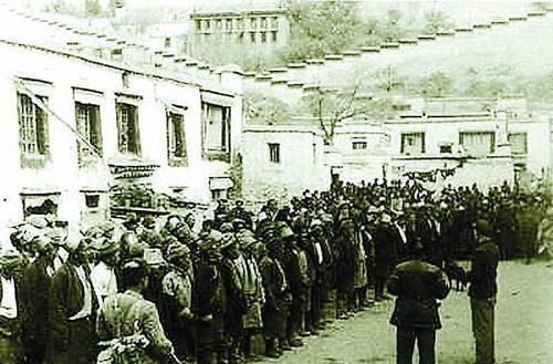 1959年，西藏叛军主动向解放军发起了进攻，毛主席做出重要指示：不管叛军逃往哪里