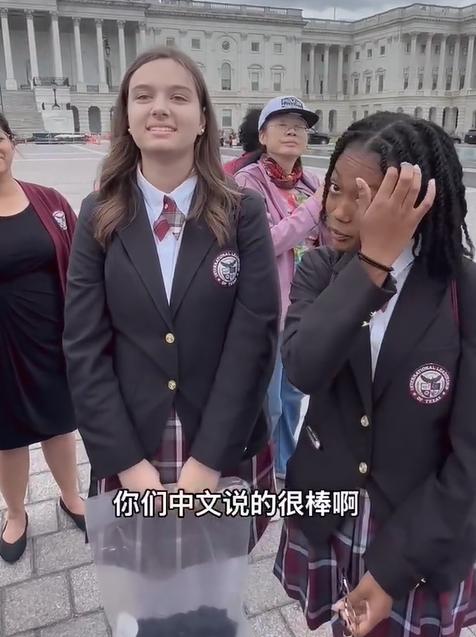 美国高中生也会学习中文课程的！之前美国因为说英语，所以英语是主课，第二门外语