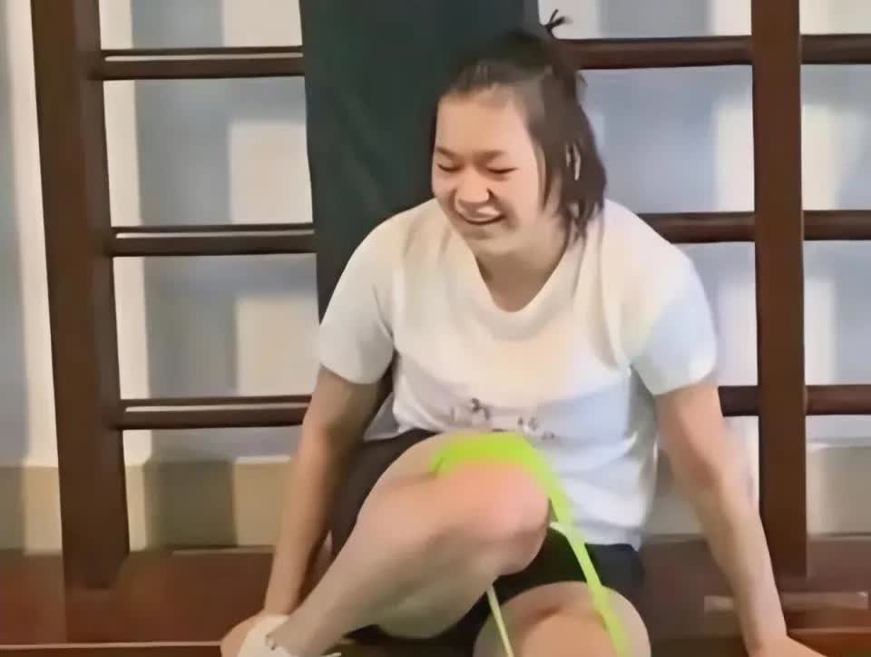 全红婵一定会成为第三位“跳水女皇”。近来全红婵因为身体长个，体重