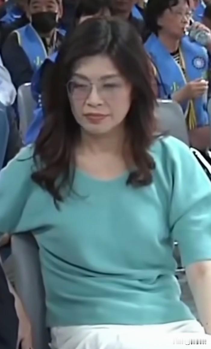 郑丽文是不想统的？自从来大陆后，她很喜欢喋喋不休谈和平，郑女士认为只要不独只要