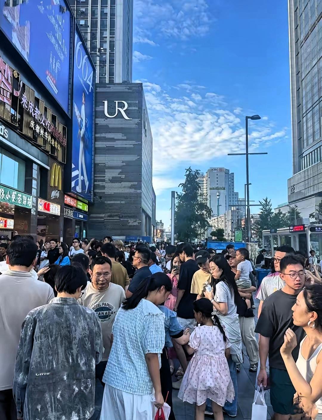 奉劝大家一句，就现在这个大环境之下，手里只要有10-20万存款的人，一定要
