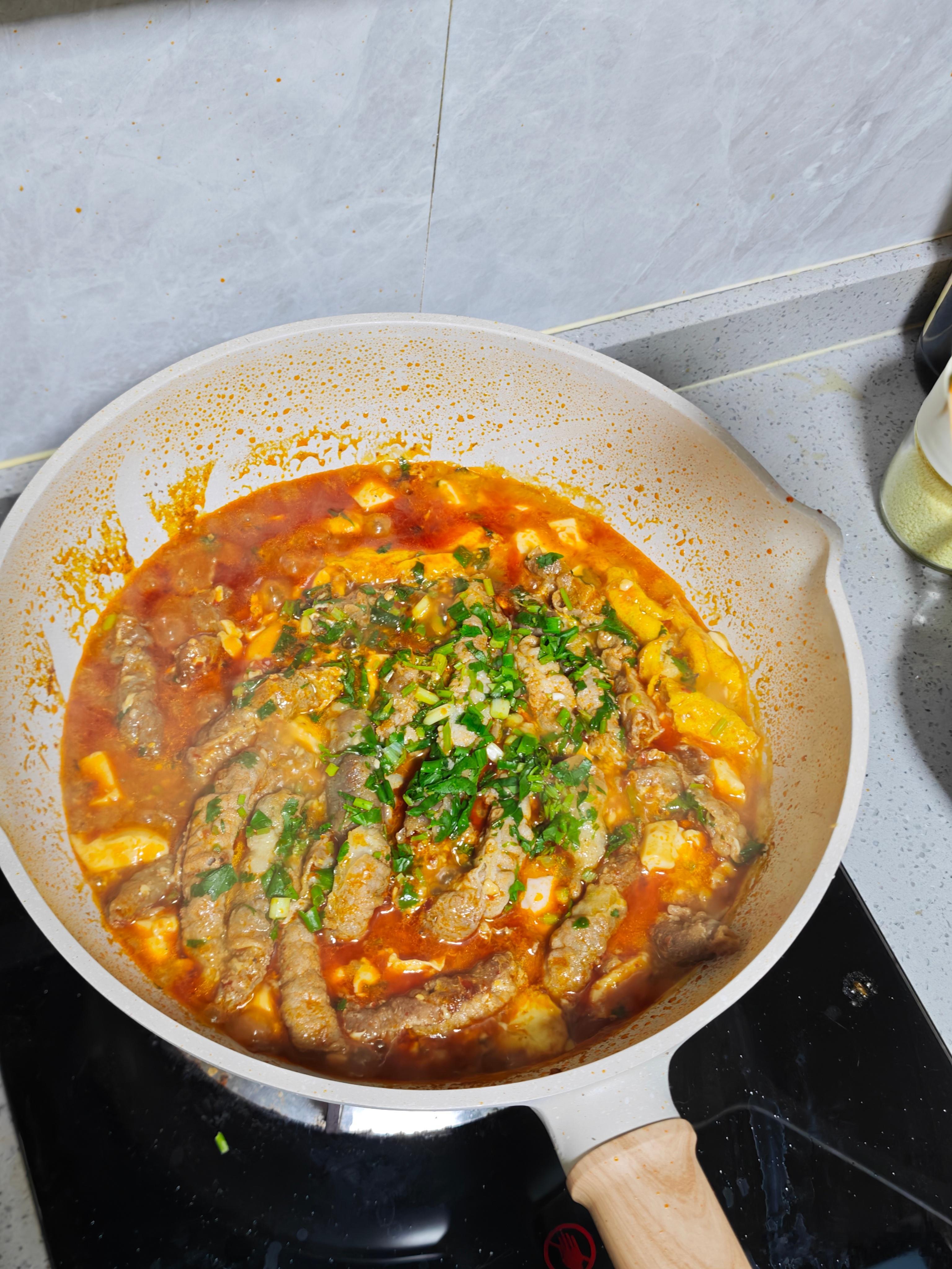 啊啊啊啊啊忙完了，开始吃饭，开始追剧