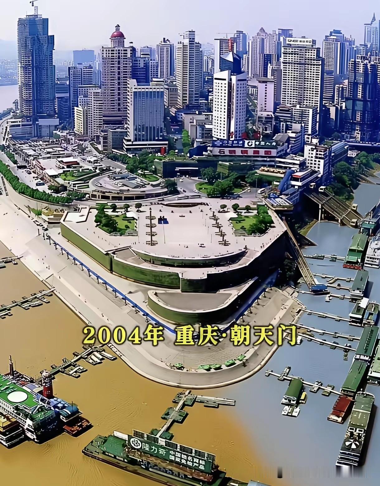 重庆近几年旅游业发展红红火火，美食满城遍地都是，烟火气十足，重庆已经成为中国最受
