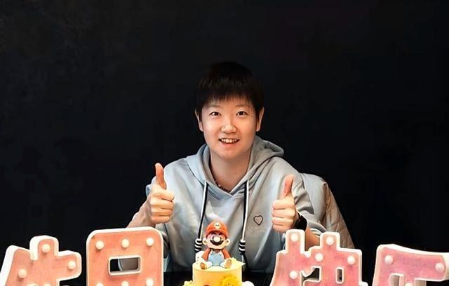 一个左撇子的马里奥，把全网的显微镜都给干冒烟了。一开始还以为，就是个可爱的蛋糕