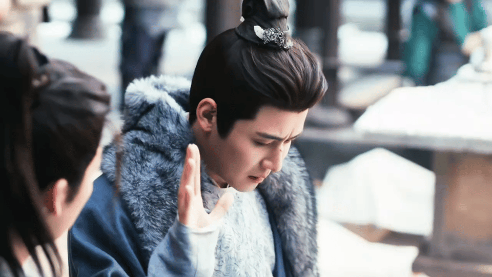 任豪李怀安逐玉唯一灵珠不作妖，不逢迎。危难时以命相搏护苍生，风云中以原则立身守正