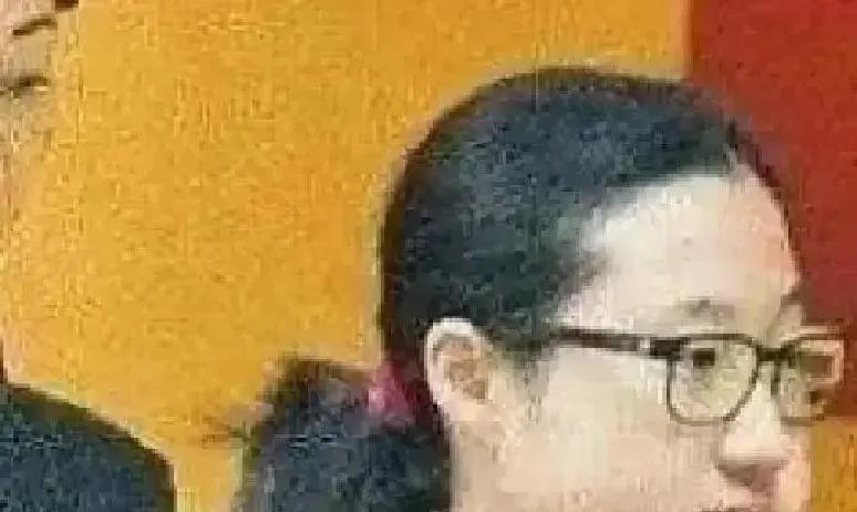 48小时卖光300件T恤，她没靠成龙龙爪T恤上线那天，吴卓林一个人在多伦多