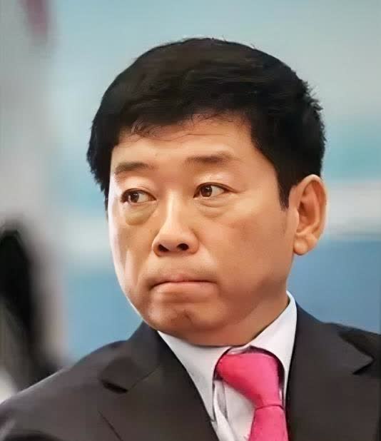 魏建军表示，在日本，卡车司机严格遵守工作时间，每天八小时，除了干活就是擦车，他们