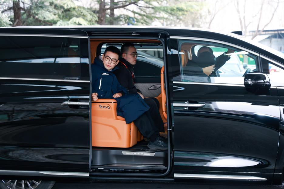 今年央视春晚彩排现场，所有明星出行、接泊用的车都是魏牌高山，这一细节让网友直呼“