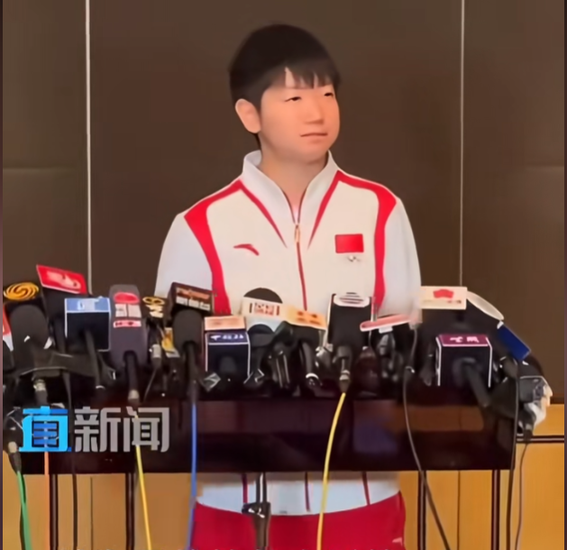 央视专访孙颖莎这段真心话，看完瞬间破防了😭所有人都把她当成不会累、不会输的天才，是天生的大心脏，却