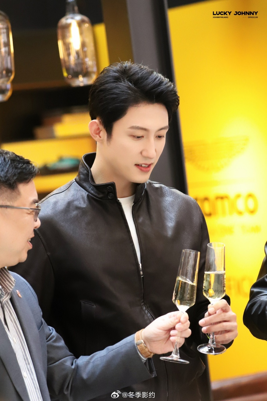 黄景瑜我那从天而降的电梯战神什么叫全方位夯爆，就是黄景瑜这样脸能打气场能打演技