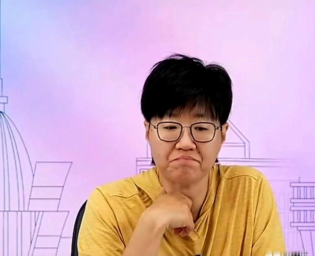 走进场地时，王艺迪整个人显得沉，1比3不敌梅谢芙。郭焱说得直白：对手并非怪招，