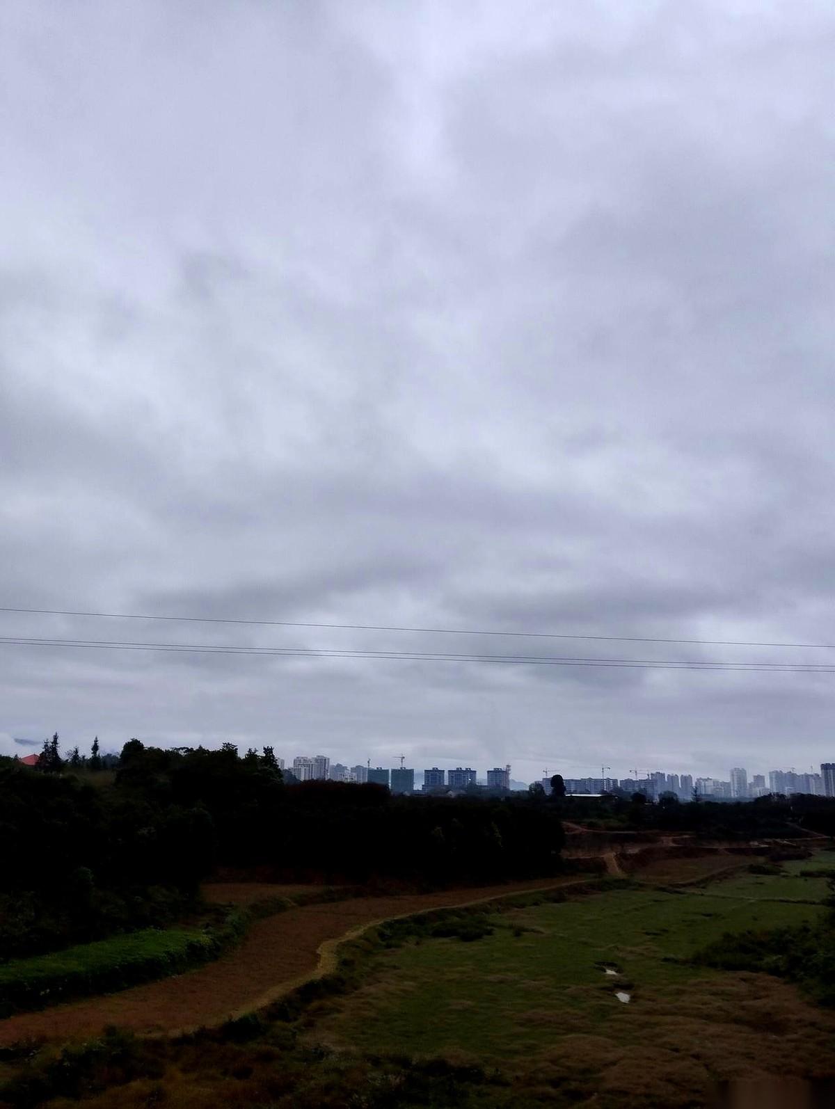 大周日的，手机一亮，魂儿都差点吓没了。又是那个熟悉的群，又是那条熟悉的消息：全