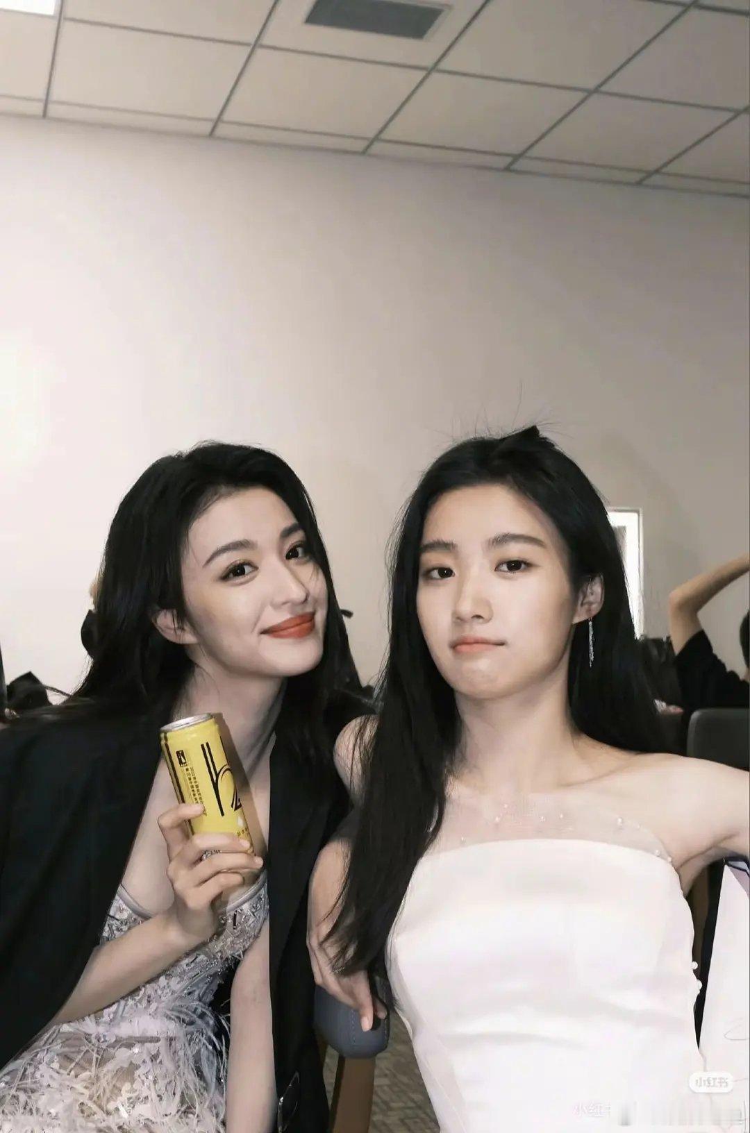 好喜欢王楚然和卢昱晓的这两张合照
