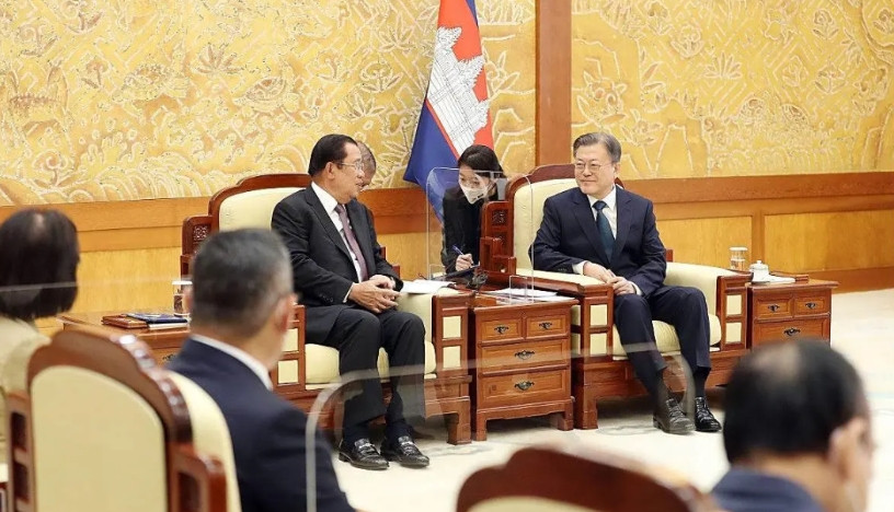 洪森这波，是被泰国一拳打回了现实！什么“和平解决”“握手言和”？放屁！那叫服软，