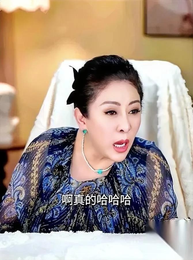向太直播破防了原因太意外本来她正替朱女士打抱不平呢，旁边助理凑过来小声提