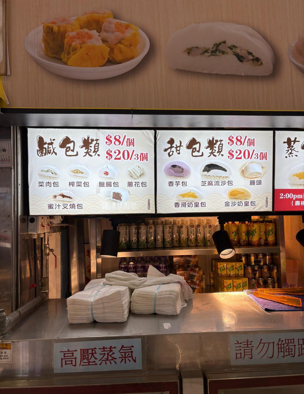 这个包子的个头非常的大，我估计早上吃一个就能吃饱，再买一杯饮料的话，应该早餐可以