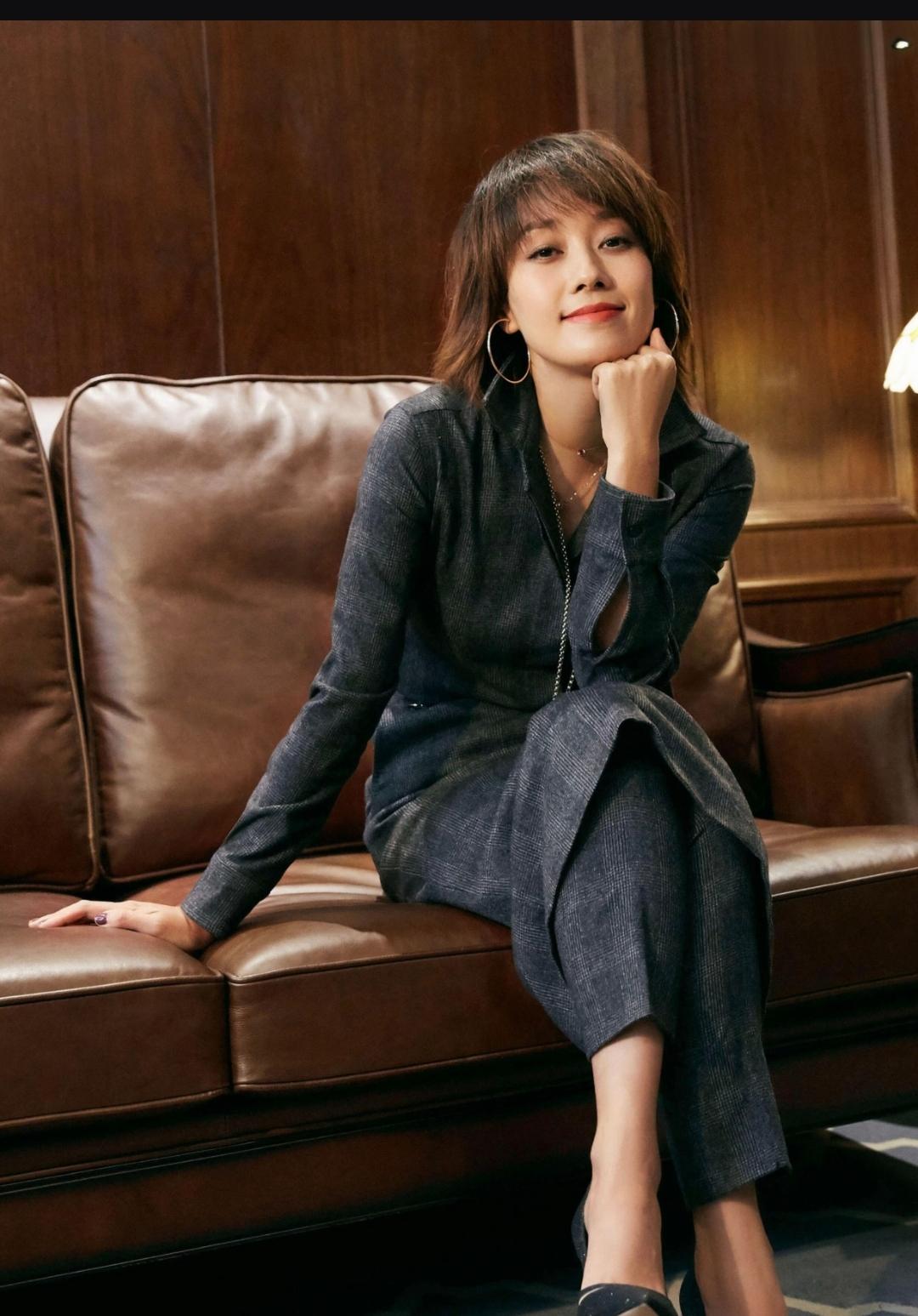 马伊琍的短发造型大家都夸得多，可我总觉得，她长发的时候才真叫好看。说起来，这