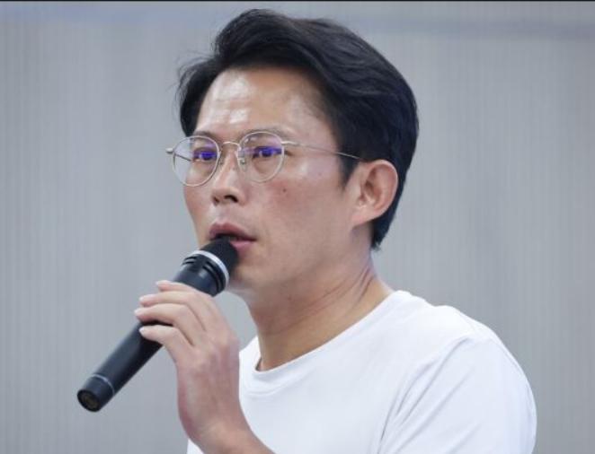 黄国昌发声了！！！黄国昌这次把话挑明了。通过馆长放话，说郝龙斌上台蓝
