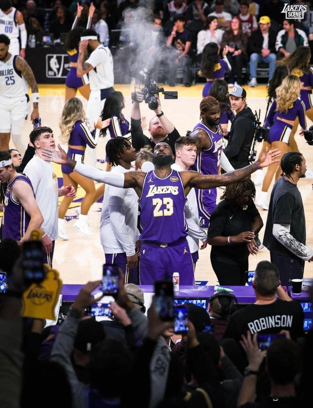 詹姆斯41岁尽显宗师风范！13投+13正负值引领湖人6连胜詹姆斯复出后湖人