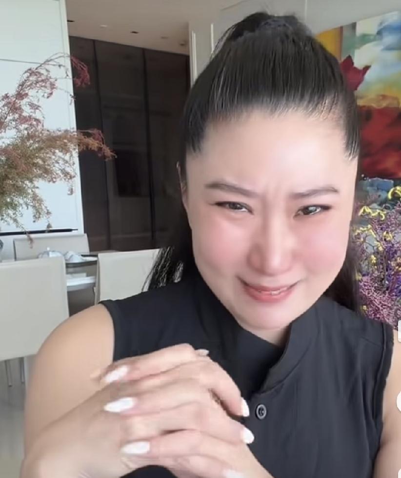 Coco，崩溃落泪！7月25日，谢贤前女友Coco直播，当粉丝数定格在44.
