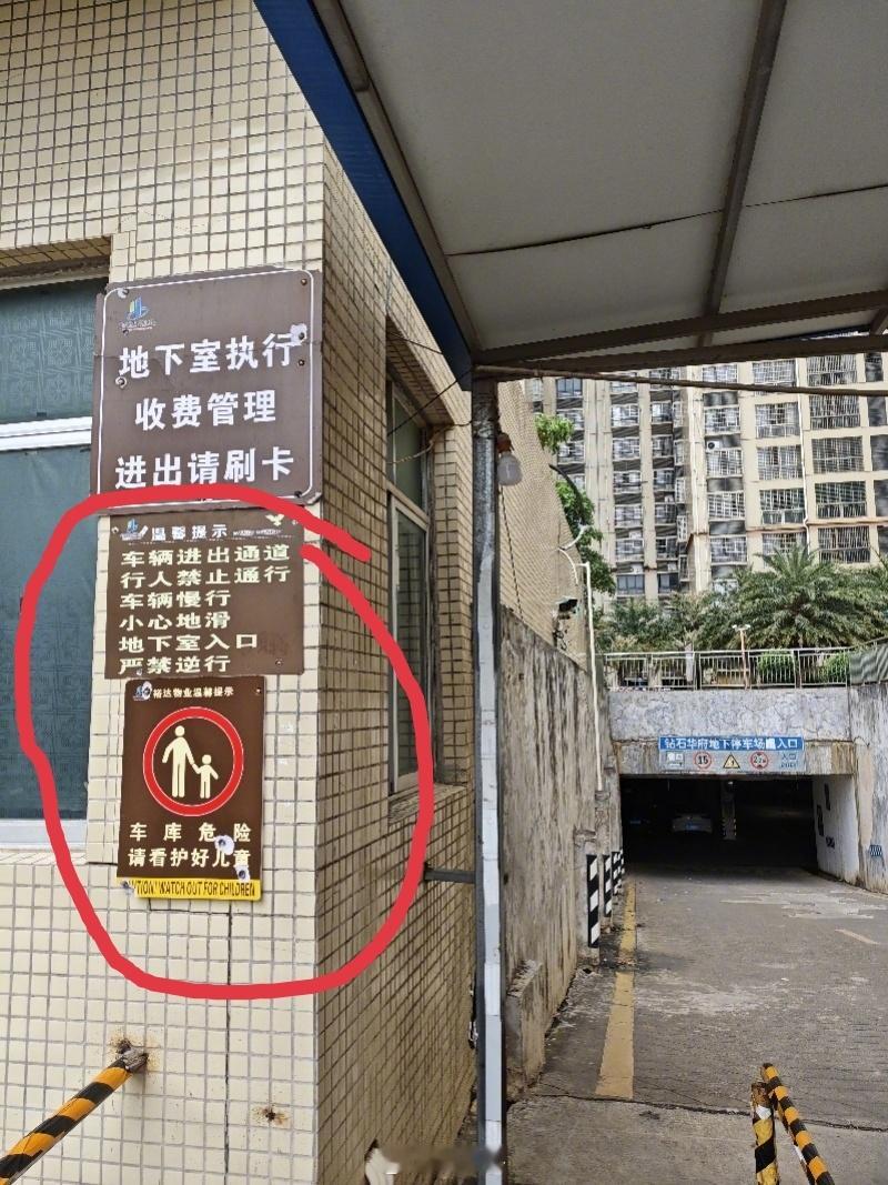 笔骨子有事说事⚠️公务员碾死醉汉被认定过失致死这起广西公务员碾死醉汉案，表面看