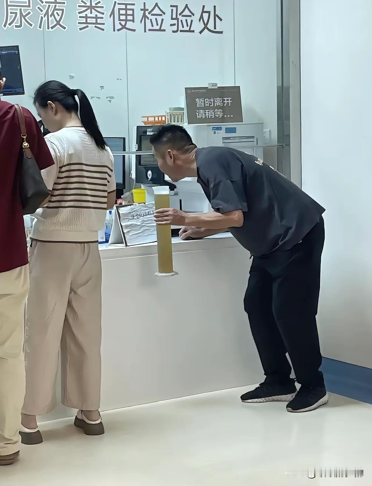 老哥，你这操作惊讶了护士姐姐