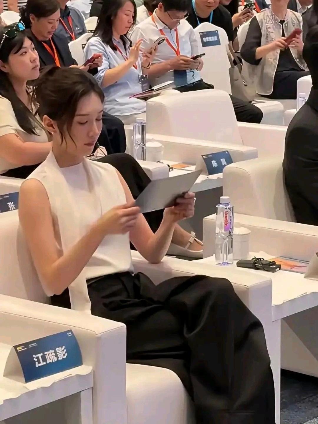 胡歌有没有后悔，她那么美身材那么好！