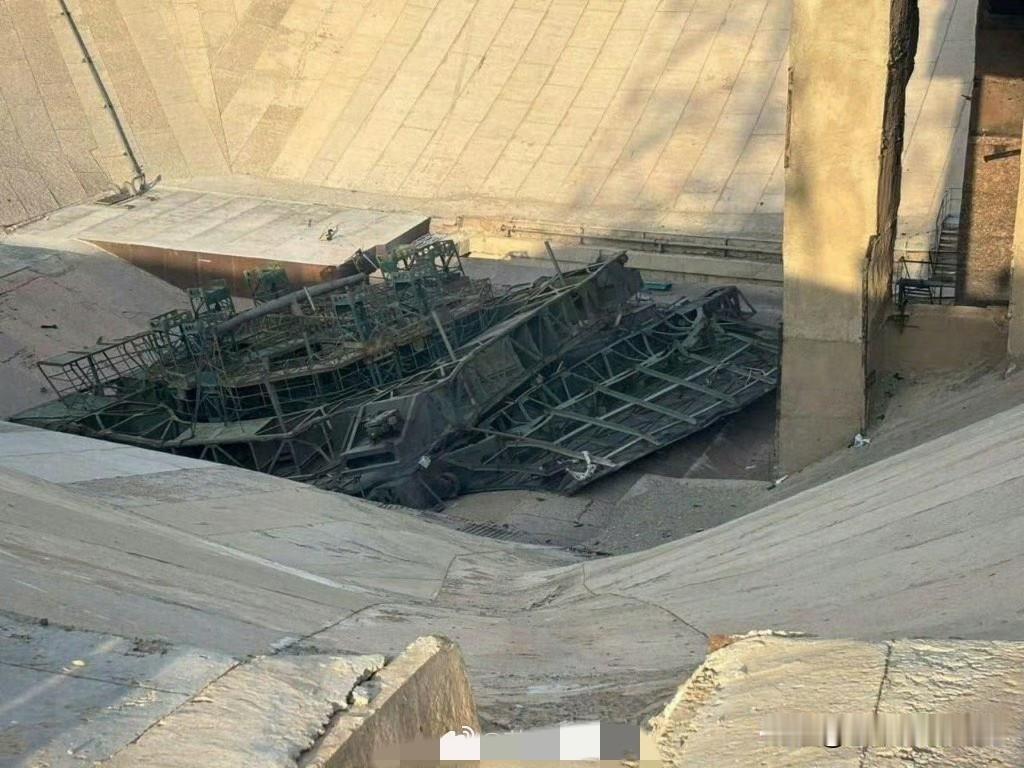 位于哈萨克斯坦的大俄拜努科尔31号载人发射台倒塌后，这么看短时期内想修复成功可是