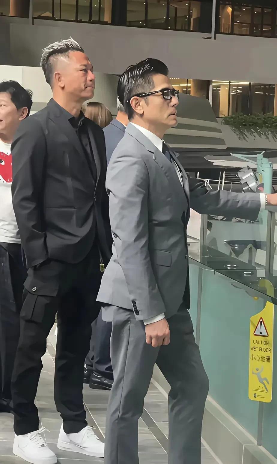 郭富城官方身高是171cm，黄晓明官方身高是180cm，从官方数据来看，黄晓明更