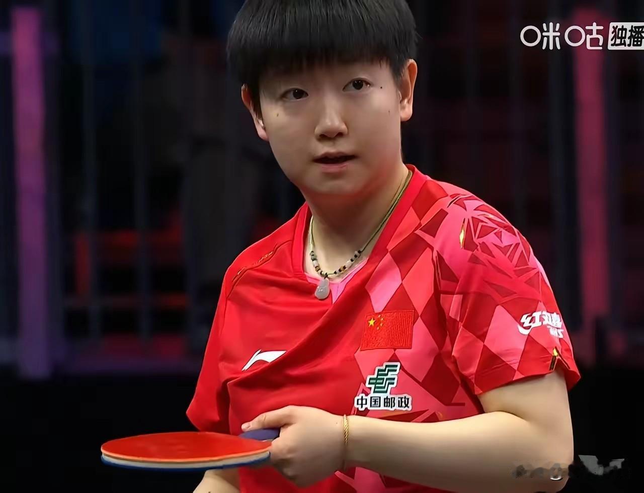 莎莎比赛3-0大胜对手，结束比赛后，满场观众都在给她欢呼，莎莎转身准备离开场地时