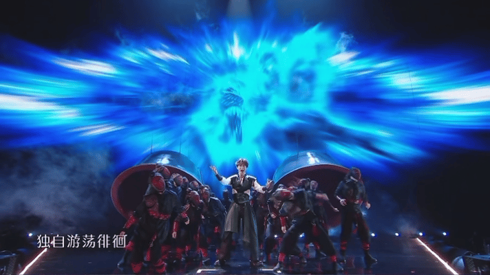 黄明昊唱诡门开好带感黄明昊《诡门开》的舞台后劲太足！王者荣耀共创之夜上，他的演