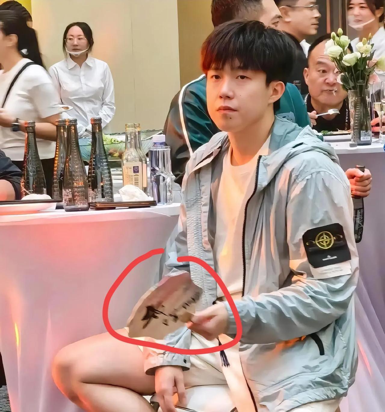 现在最让人揪心的应该是王楚钦了吧？揪心的不是他能不能赢张本智和，也不