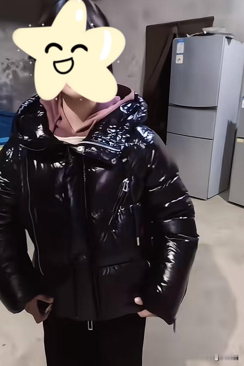 安徽蚌埠五河，女子从妈妈那里得知同村一个小女孩生活过得艰辛。从小妈妈离开后没再回