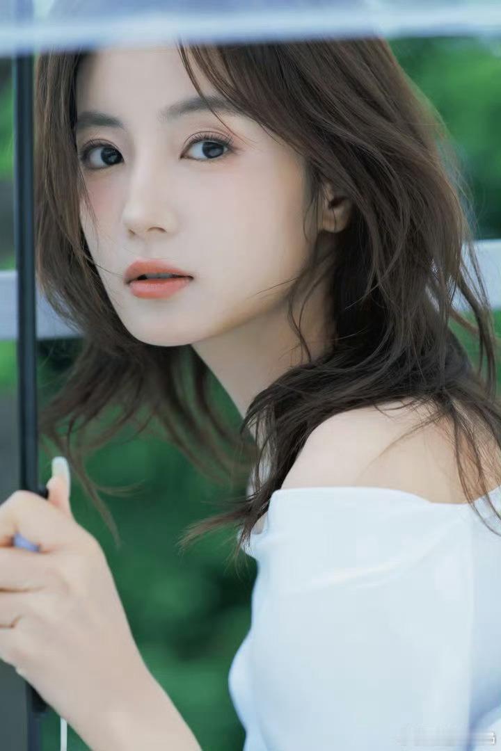 张雅钦真的特别古典柔美的长相，周韵风格的美女