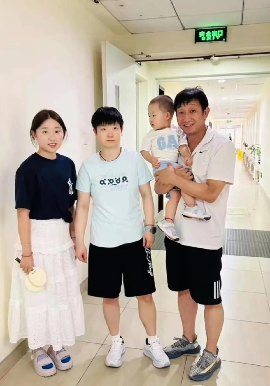 咱莎宝走到哪儿都是团宠体质，这奇妙的缘分，看得我也想偶遇莎莎了！咱就是说，谁不想
