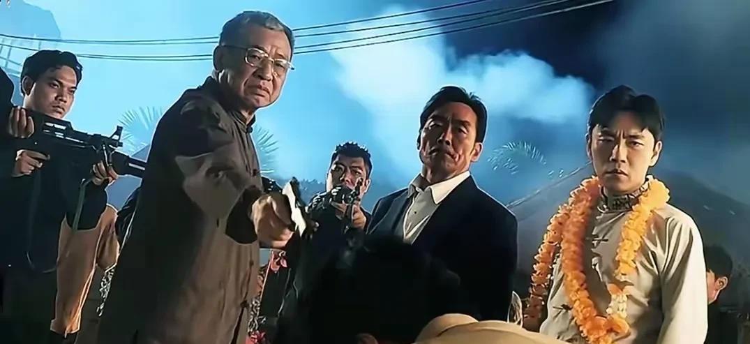 罗炳章找到金永祥，想要找出幕后制毒师卢少骅，金永祥一看准备借警察之手除掉龙哥。