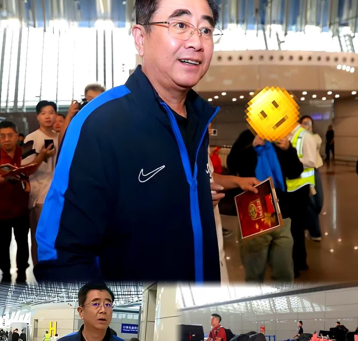 赞助集体撤，青训快倒闭！孩子想踢球，现在连块整草皮都找不到。20